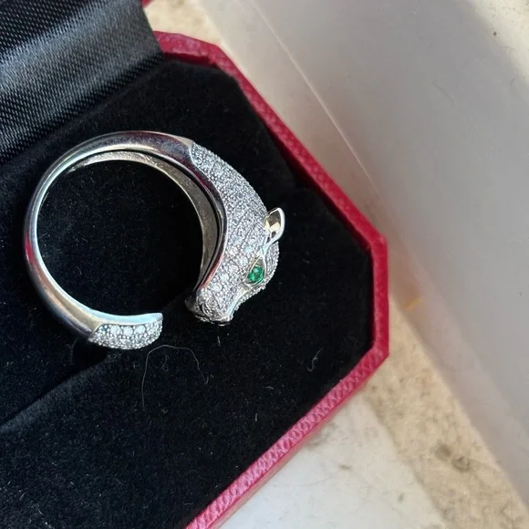 18k Cartier white gold Panther Ring with Green Eyes - 8 - Picture 4 of 9